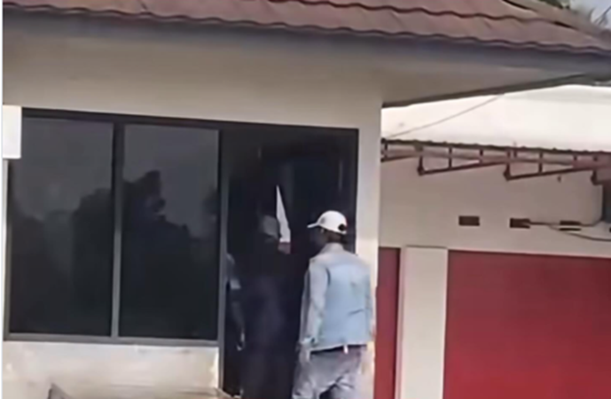 Petugas KAI Dikeroyok Usai Tegur Pemotor Terobos Palang Kereta di Garut, Polisi Buru Pelaku