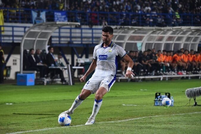 Tak Tergoyahkan! Julio Cesar Jadi Tembok Kokoh Persib saat Singkirkan DPMM FC