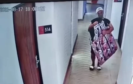 CCTV Bongkar Aksi Maling TV Hotel di Bandung, Pelaku Sewa Kamar Lalu Bawa Kabur Televisi