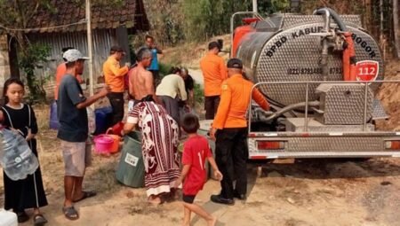 450 Ribu Warga Jabar Terdampak Kekeringan, Distribusi Air Bersih Capai 8,7 Juta Liter