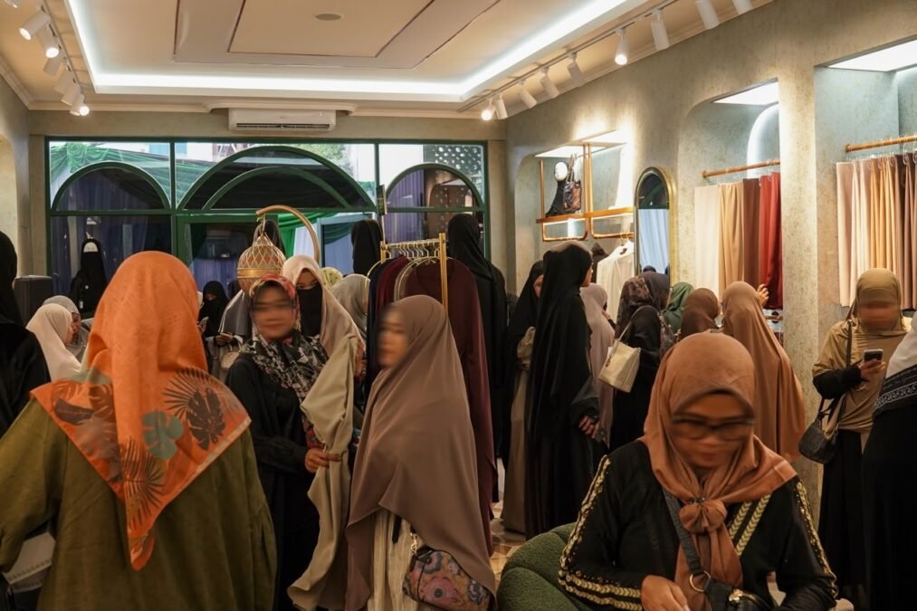 Perdana di Kota Kembang, Gerai Busana Muslim Syareeva Resmi Beroperasi dengan Aturan Khusus Wanita