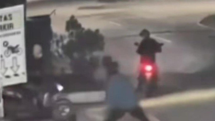 Aksi Kejam Begal di Bekasi Viral: Korban Dipepet Tiga Pria Berboncengan Hingga Jatuh