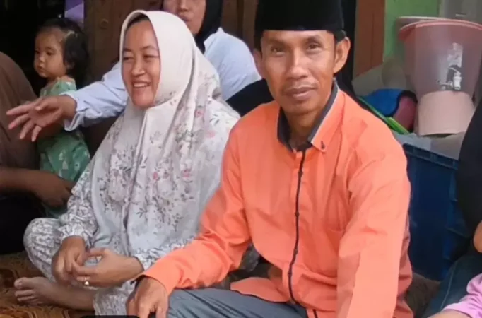 Sempat Diejek Semut Lawan Gajah, Tukang Pemilah Sampah Ini Menangi Pilkades di Bekasi