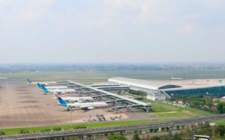 Abu Anak Krakatau Lumpuhkan Soetta: 624 Penerbangan Batal Terbang, 75 Ribu Penumpang Terjebak