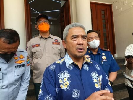 Farhan Pastikan Sekolah di Bandung Tetap Normal, Siswa Diminta Pakai Masker