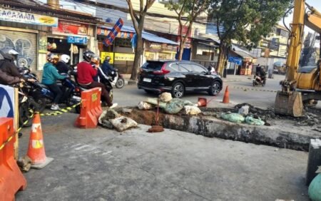 Alat Berat Jebol Dini Hari, Proyek Pemkot Bandung di Simpang Kiaracondong Picu Kemacetan Panjang