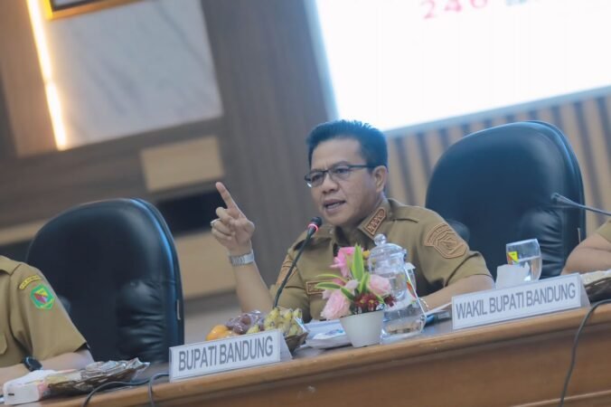 Sumber Air Menyusut Drastis hingga Ratusan Lahan Terbakar, Bupati Bandung Keluarkan Instruksi Darurat Hadapi Kemarau