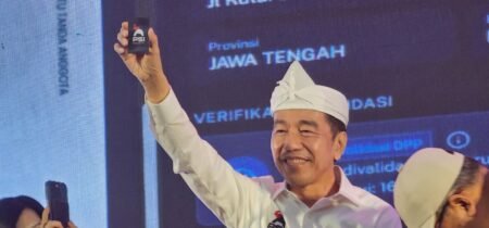 Pamer KTA di Rakorda Bandung, Joko Widodo Ungkap Sudah Gabung PSI Sejak 2025
