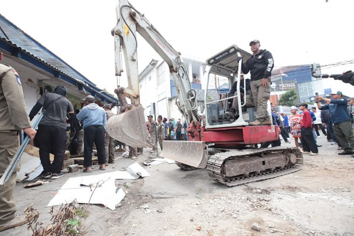 20 Bangunan di Ciumbuleuit Ditertibkan, Fungsi Trotoar dan Drainase Dikembalikan