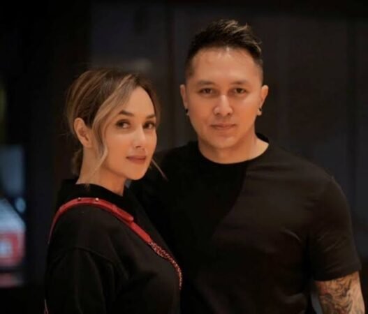 MENGEJUTKAN! 12 Tahun Tanpa Gosip Miring, Borok Rumah Tangga Sara Wijayanto dan Demian Akhirnya Terbongkar?!