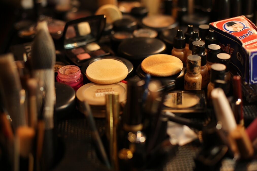 Bolehkah Salat Pakai Makeup Pengantin? Ini Penjelasan Buya Yahya dan Solusinya