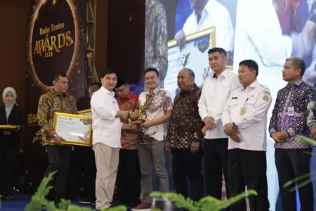 Borong Penghargaan! bank bjb Sabet Kategori Inovasi Ekonomi dan UMKM di Ajang Radar Banten Awards 2026