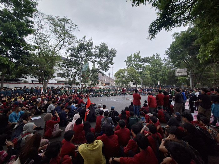 Tagih Janji Aksi 20 Oktober, Ratusan Mahasiswa Kembali Demo di Gedung DPRD Jabar