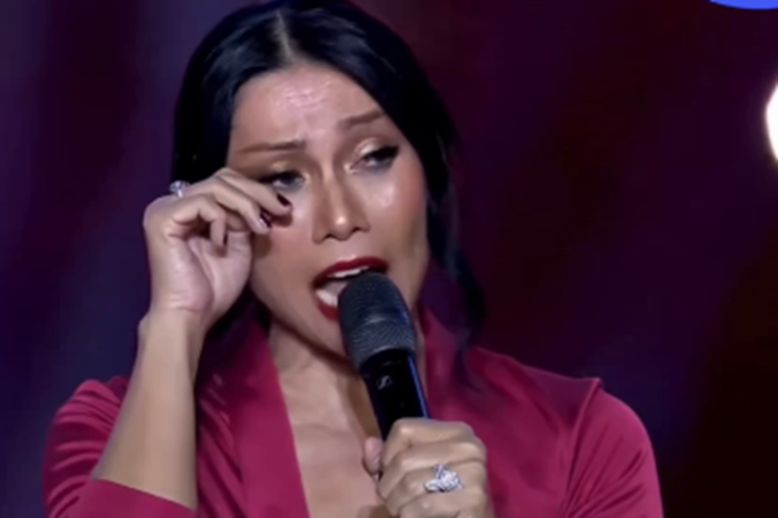 Bukan Sekadar Lagu: Alasan Di Balik Tangisan Anggun C Sasmi di Hadapan Puluhan Ribu Suporter Garuda