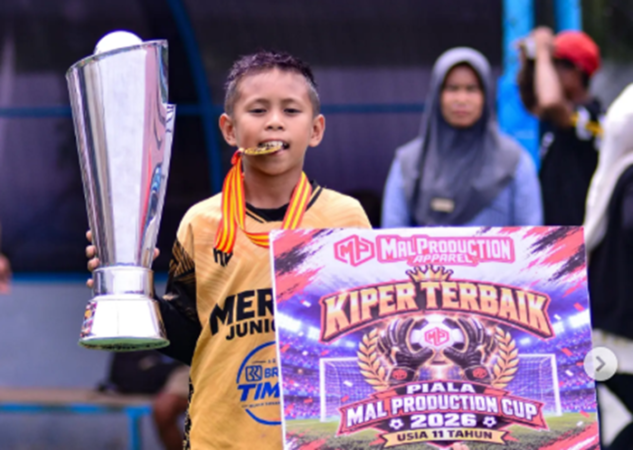 Mirip Maarten Paes? Kiper Cilik yang Viral Latihan di Kasur Ini Raih Penghargaan Bergengsi