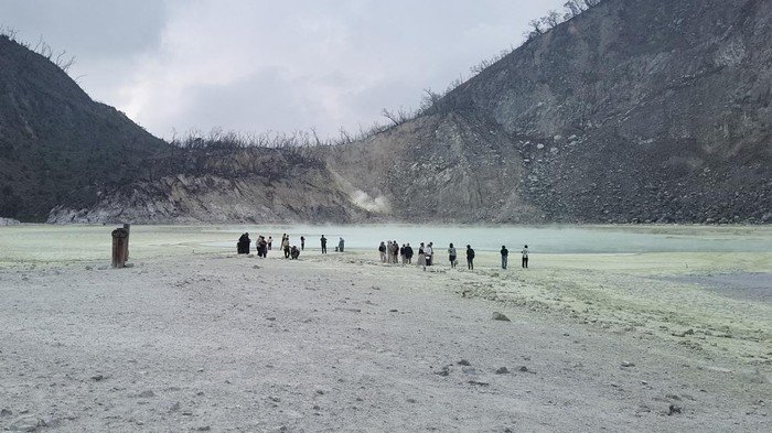 Dampak Kemarau Panjang, Air Danau Kawah Putih Surut Hingga 40 Persen