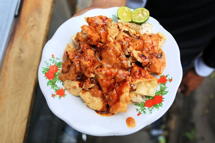 Bangga! Jajanan Kaki Lima Bandung Ini Jadi Gorengan Terbaik Kedua di Dunia