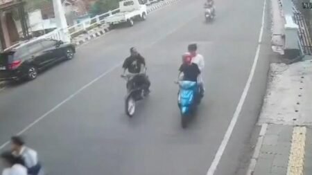 Viral Aksi Begal Siang Bolong di Garut, Korban Diancam Sajam hingga HP Dirampas